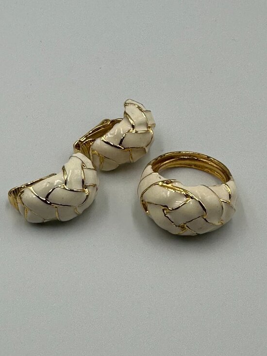 Vintage Kenneth Jay Lane Jewelry Set Gold Tone Cream Ring Clip-On Earrings - Picture 4 of 16